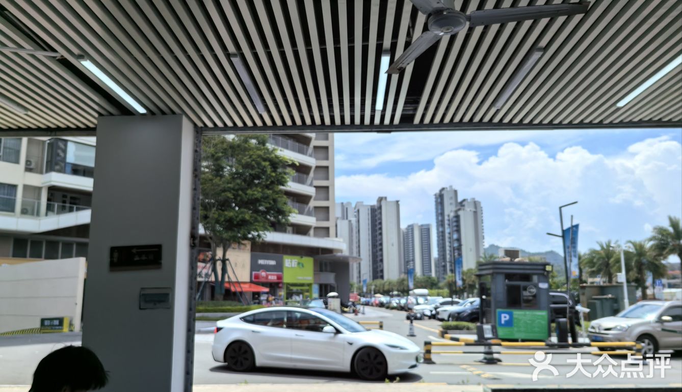 仿佛他们的存在就是为了满足顾客的每一个小小愿望