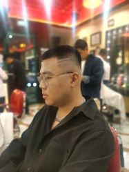-东方先生国潮男士理发馆