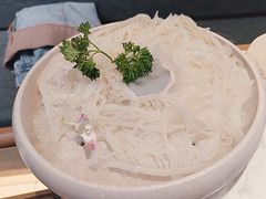 -老牌坊云南鱼豆花火锅(哈西万达店)