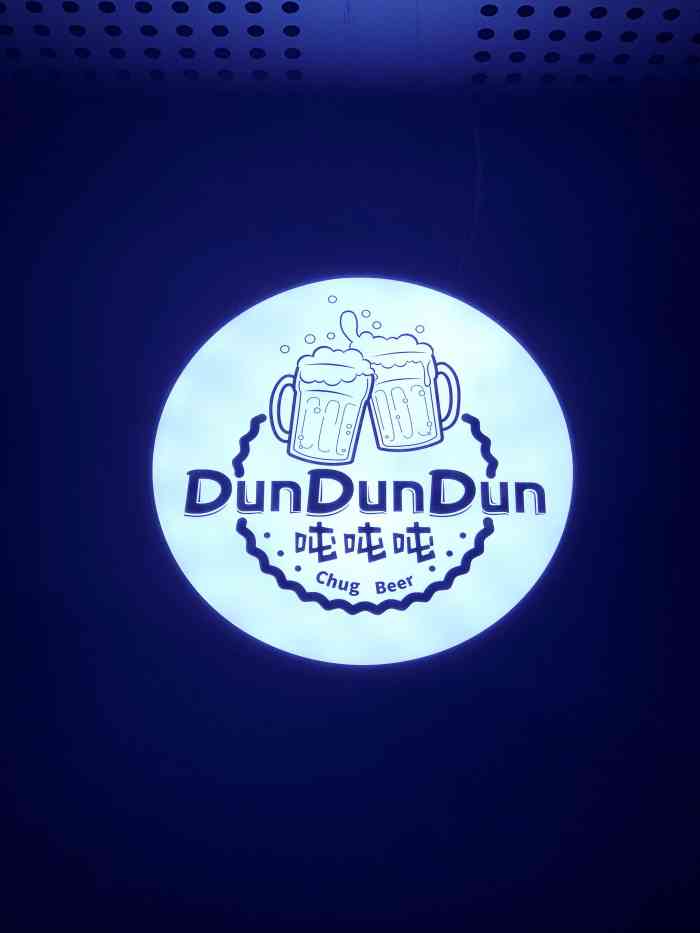 有一些果味的啤酒,酒花特别的好闻,包装也好好看,酒的名字也特别可爱