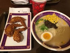 鸡翼猪骨汤拉面-皇室宴会厅