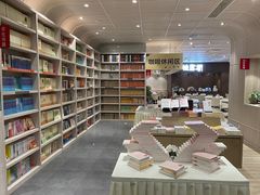 -钟书阁(群光广场店)