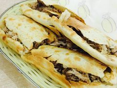 熏肘子鞋底火烧-宝光熏肉鞋底火烧(新街口店)
