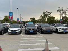 停车场地-奕欧来上海购物村停车场