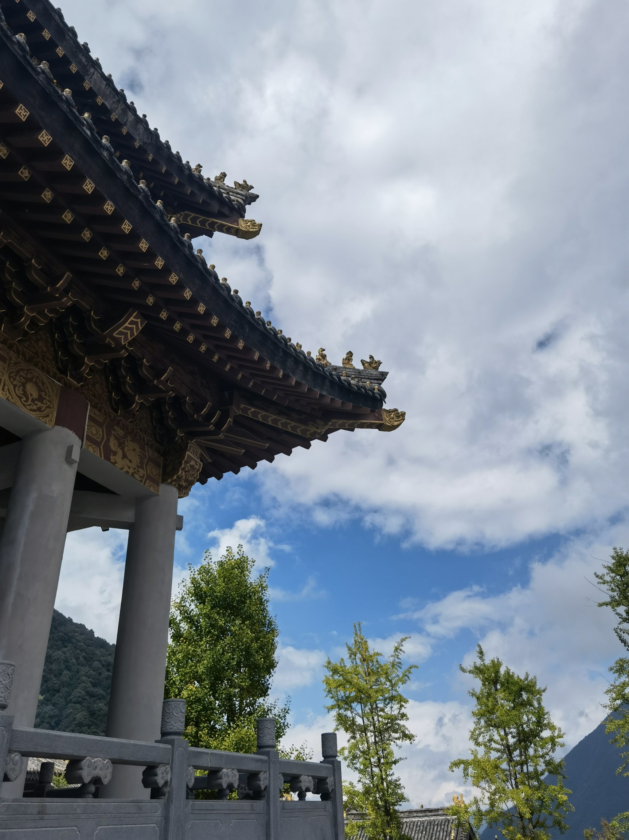 被这座千年古寺的光影美到失语!