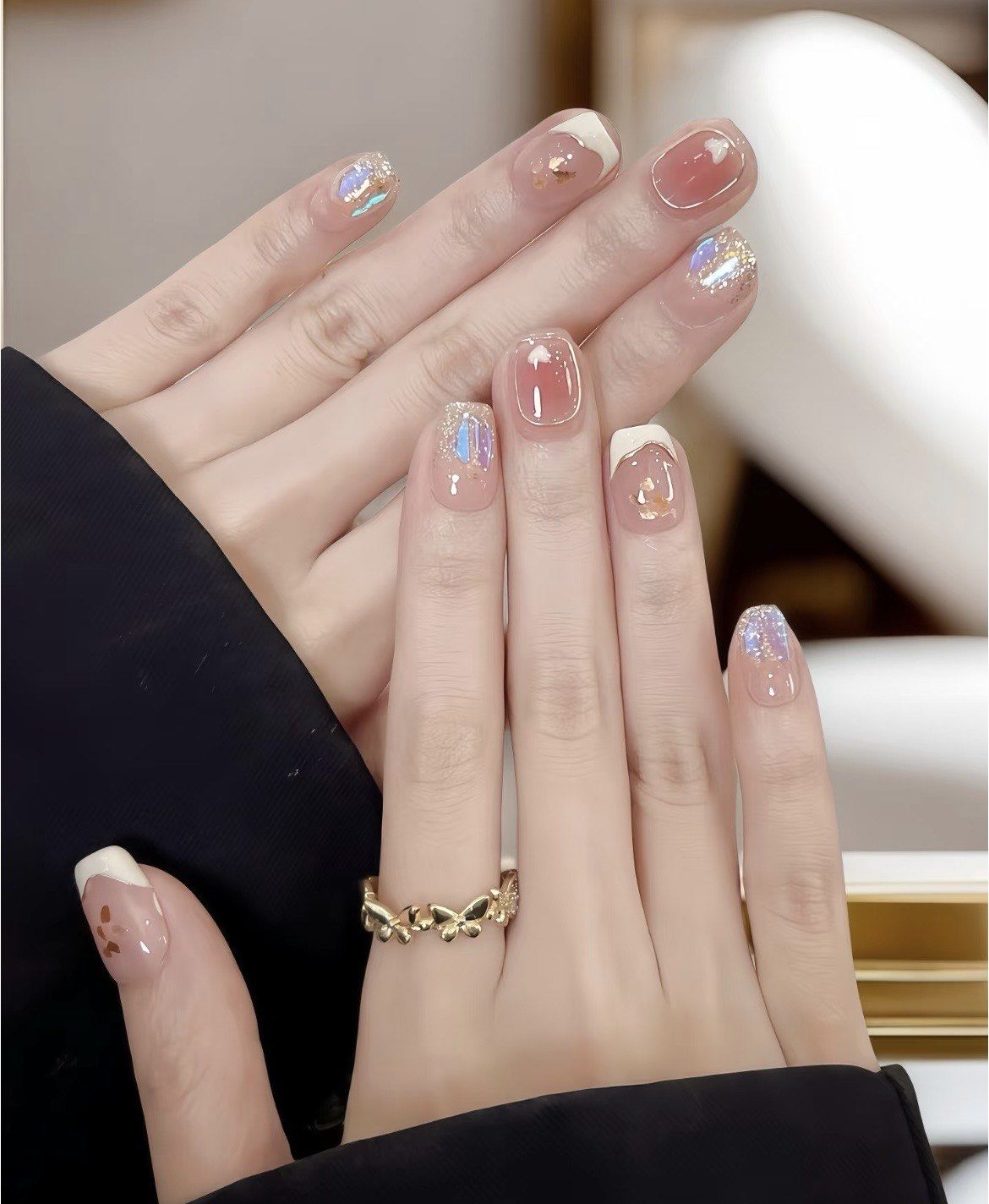 粉色小花搭配清新色系,看到就心情明媚,爱了!#仙女美甲 #春季美甲