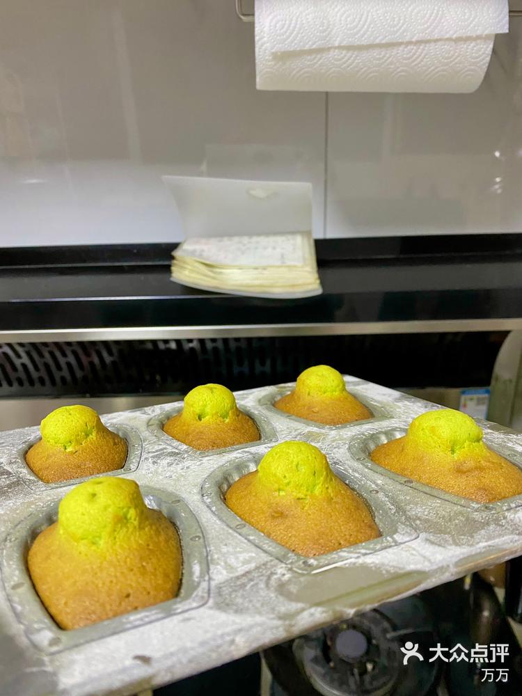 在家烘培开心果草莓玛德琳