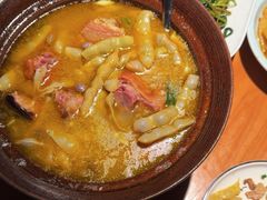 -帅巴人舅母子腊蹄民俗村