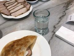 -李连贵熏肉美食酒楼(东市商贸店)