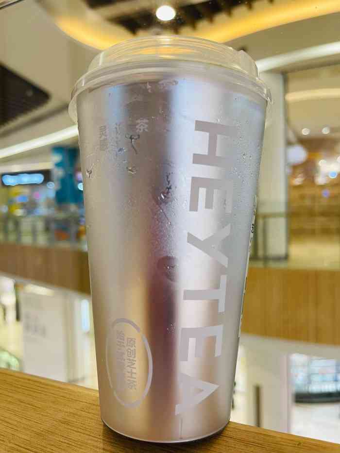 喜茶(赛格国际dp店)-"首先呢 人真的是很多了 [环境]挺大的 .