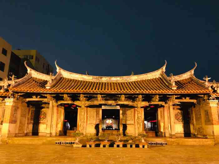 鹿港龙山寺-"往鹿港老街反方向走寻着路标一路上经过.