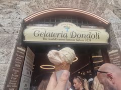 -Gelateria Dondoli
