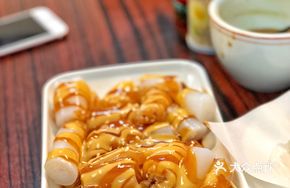 Sauce-drenched Pork Rice Noodle Roll
