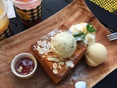 -莓园冰淇淋店