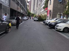 -翠微牡丹园停车场