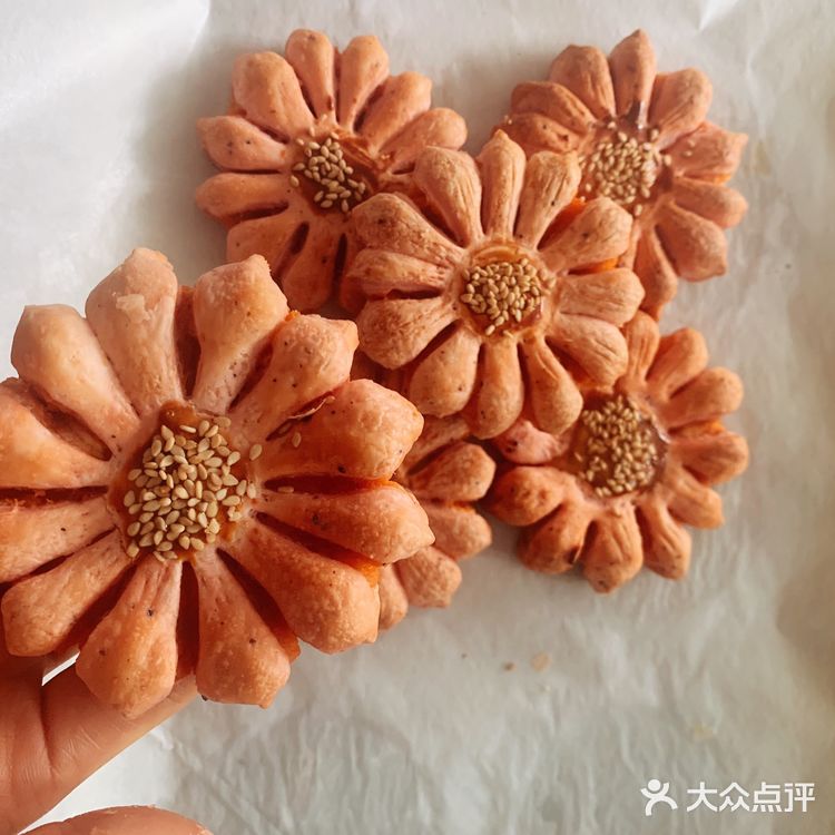 一款超级好看还可以吃的花花[加油]