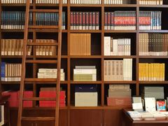 -上海市静安区图书馆(新闸路馆)