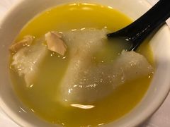 浓厚原只鸡煲花胶汤-鲜入围煮花胶鸡海鲜火锅