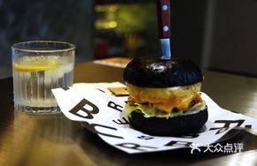 Hawaiian Pineapple Beef Cheese Burger