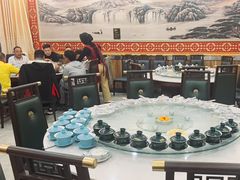-三江源美食城