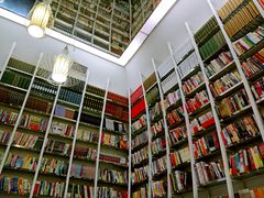 -钟书阁(松江泰晤士小镇店)