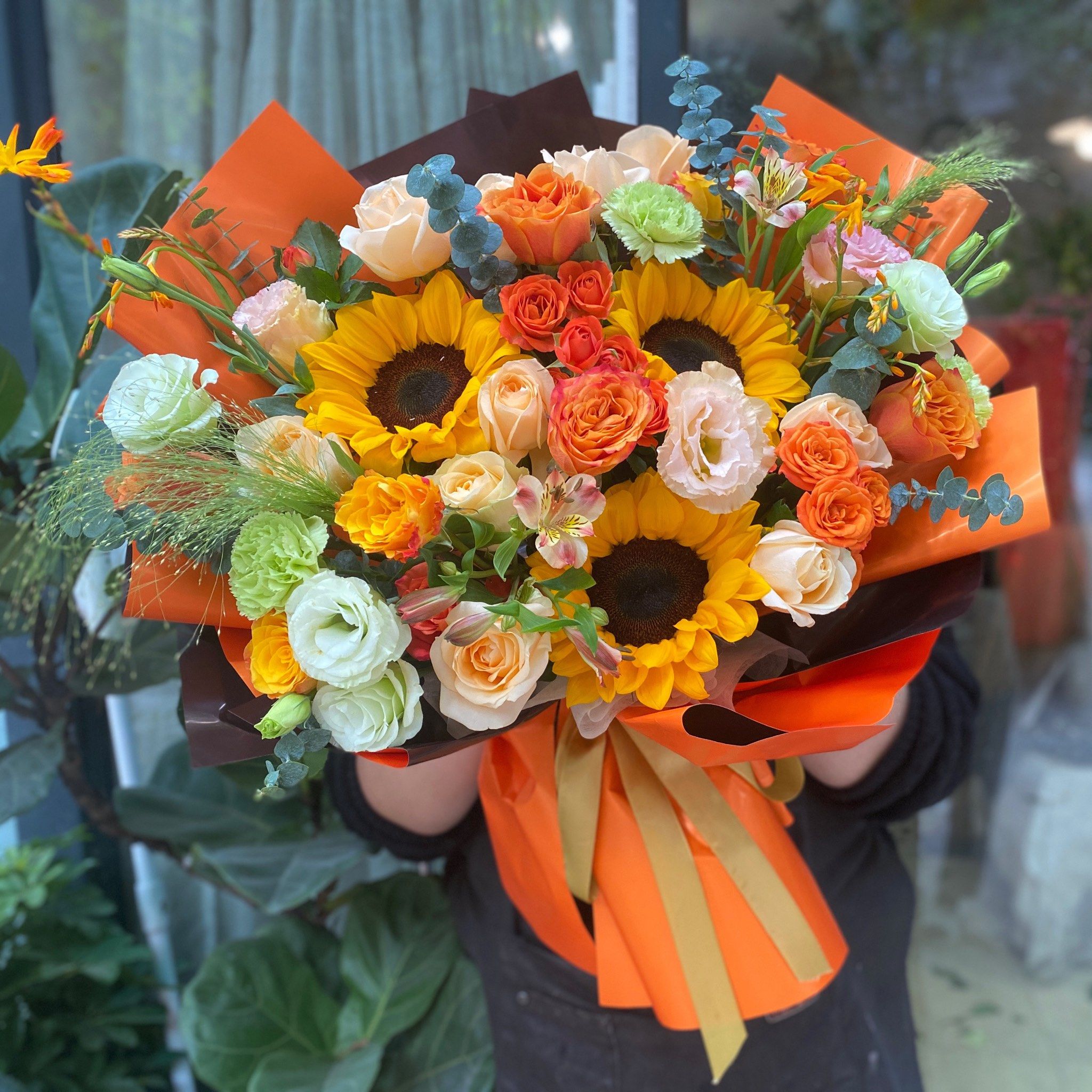 爱马仕橙向日葵混搭花束