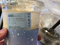 陨石拿铁-瑞幸咖啡(深圳来福士广场店)