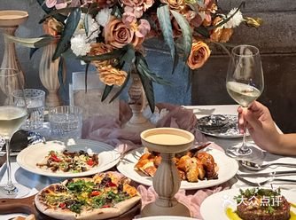 跟朋友认识几年了 今天约了个午饭 这里真的很想一座城