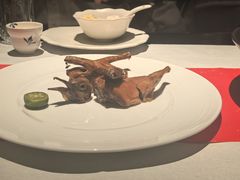 玻璃脆皮乳鸽-馋遇江南·精致湖景雅宴(东方之门店)