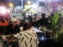 大堂-何师烧烤·香辣蟹·川菜·30年老品牌(太古里旗舰店)