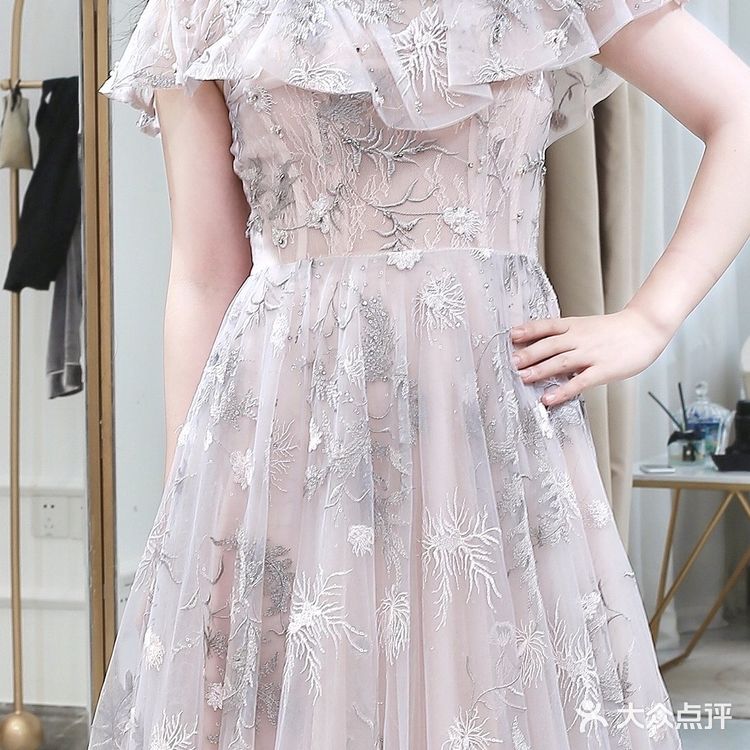 南京礼服ing|氛围感礼服婚纱帮忙看看惹~