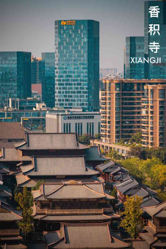 富义仓艺术中心-"富义仓展览:偷月亮93去的时候很多人,.