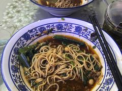 -渝之汇牛肉豌杂面