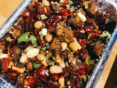 火焰岩烧辣子鸡-隔壁老王·家常云南菜(花巷店)