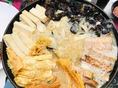 -刘姐啤酒鱼民族演艺餐厅(西街总店)