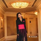 本来就162的身高,让她看起上去不光显矮