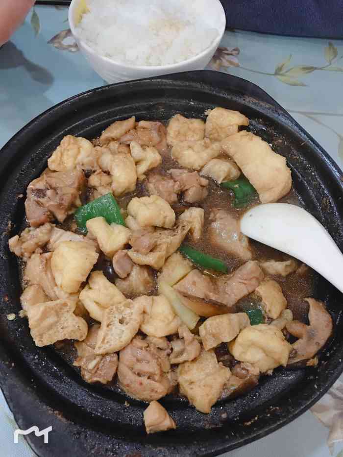 杨铭宇黄焖鸡米饭(锦秋路店)-"午饭经常光顾的一家店,黄焖鸡米饭味道