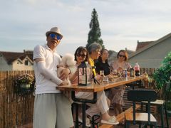 -小草屋轰趴馆别墅派对新场团建家庭聚会