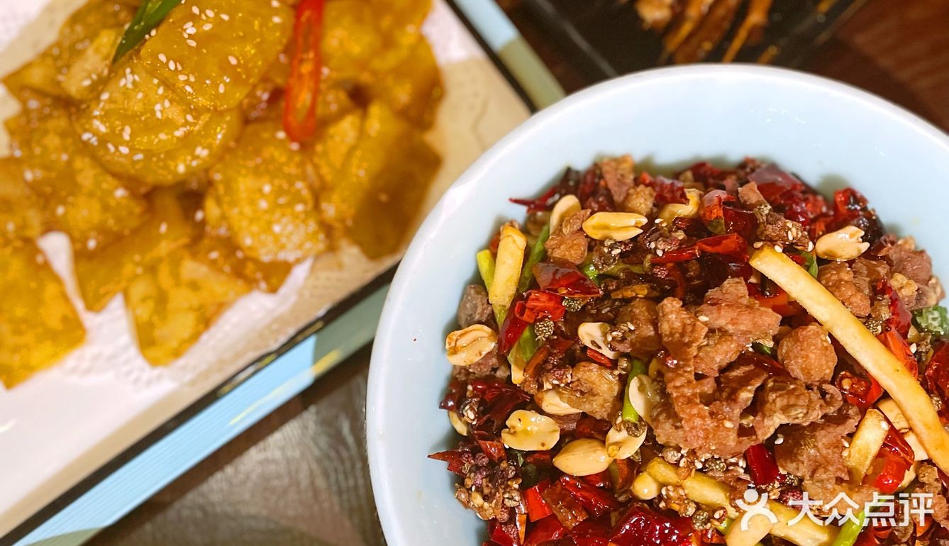 本处于闹市区但是却是一片净土，很适合闺蜜朋友聚餐
