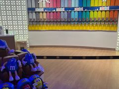 -m豆巧克力世界(上海世茂广场店)