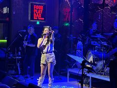 -FOUR PLAY BAR