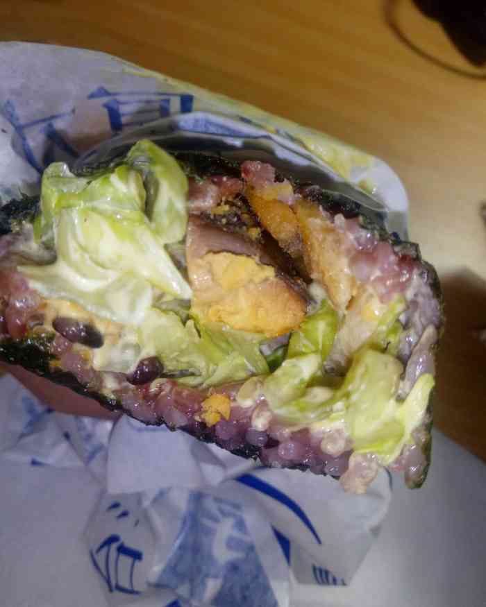 眷村阿嬷粢饭团,说实在这个店铺名字我真的不会念啊,真心感觉自己的