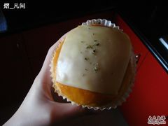 咖喱鸡肉面包。上面是cheese片-静安面包房(万航店)