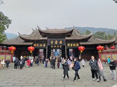 -峨眉山报国寺