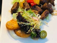 黑椒鹅肝和牛粒-RIVIERA 松鹤楼(外滩店)