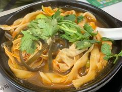 三鲜刀削面-九佰陆拾度土豆粉砂锅(普陀店)