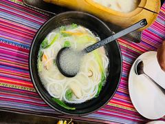 -香巴拉云南餐厅(华莱坞店)