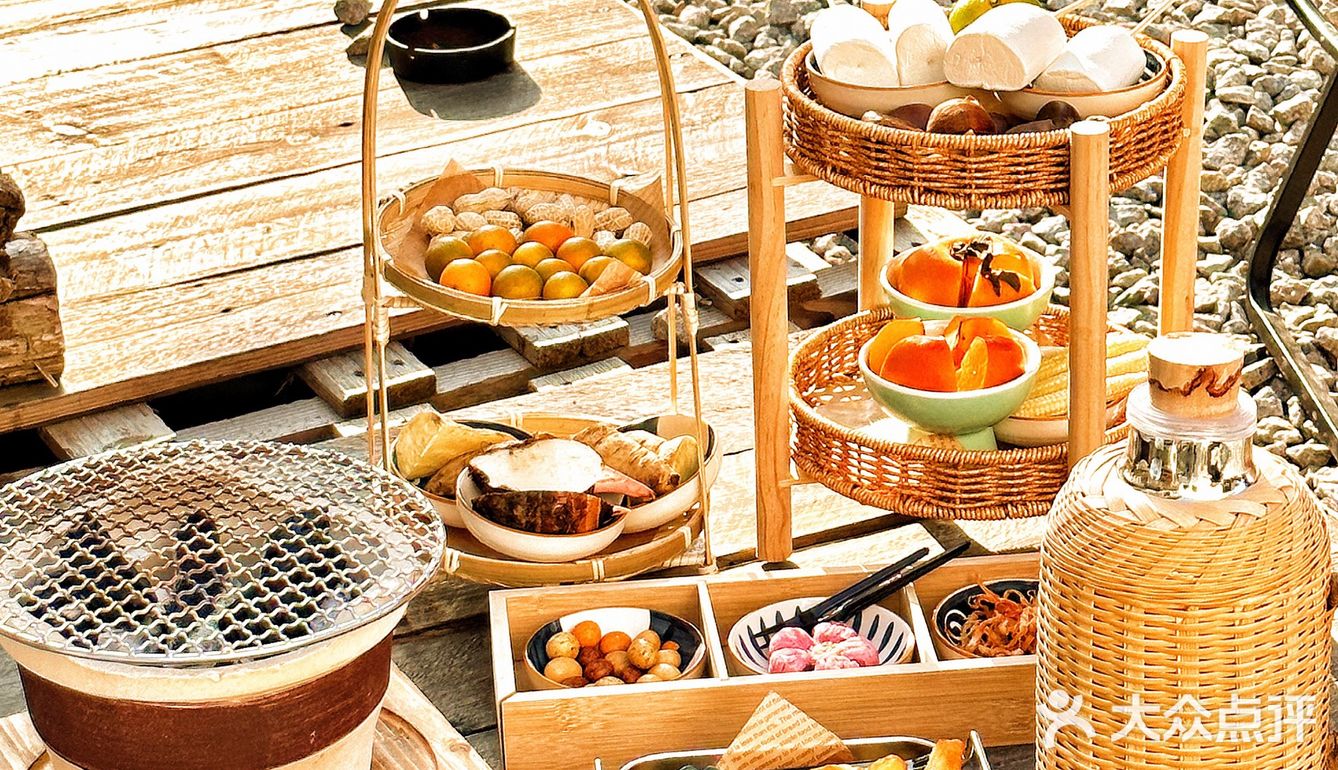 √ 围炉煮茶套餐 适合2-3个人，套餐里面有两壶茶