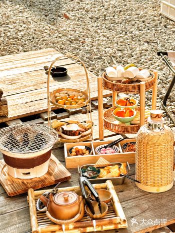 √ 围炉煮茶套餐 适合2-3个人，套餐里面有两壶茶
