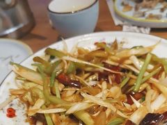 -山河屯铁锅炖·非遗东北菜(南山店)
